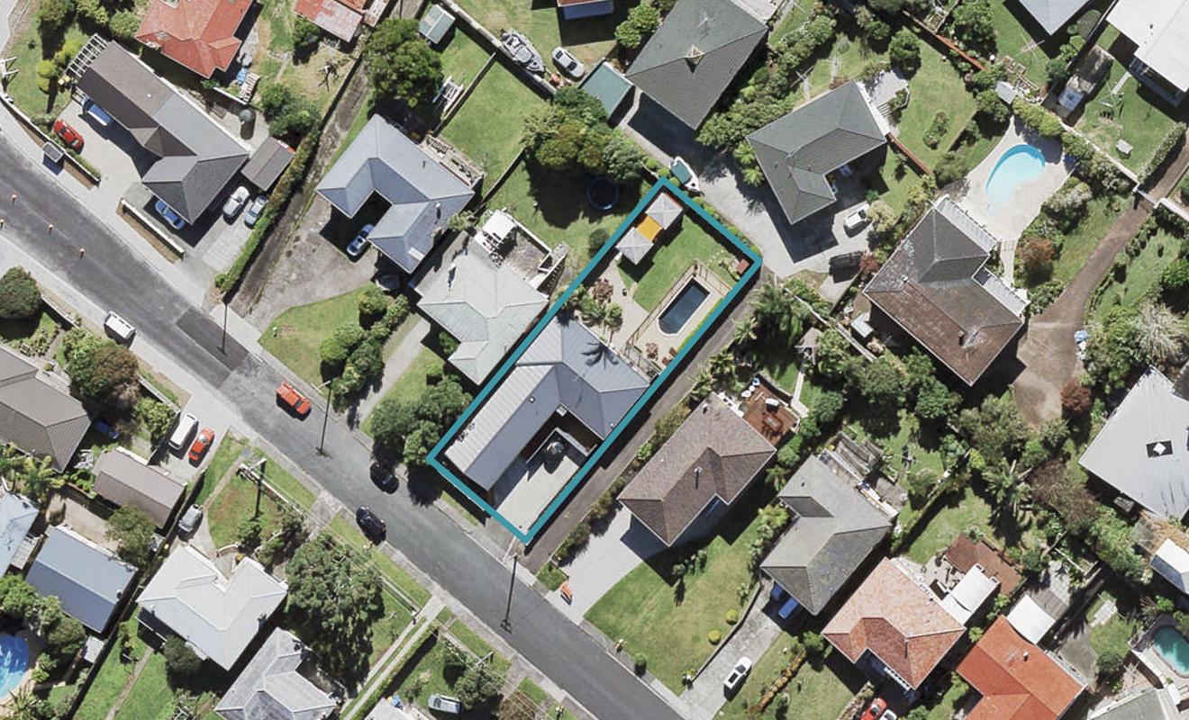 8 Jaemont Avenue, Te Atatu South, Auckland - Carousel 1