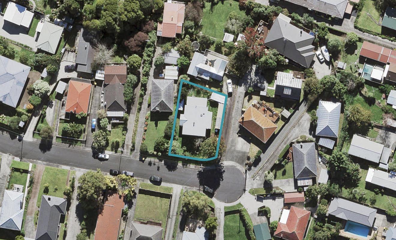 12B Alma Street, Te Atatu South, Auckland - Carousel 1