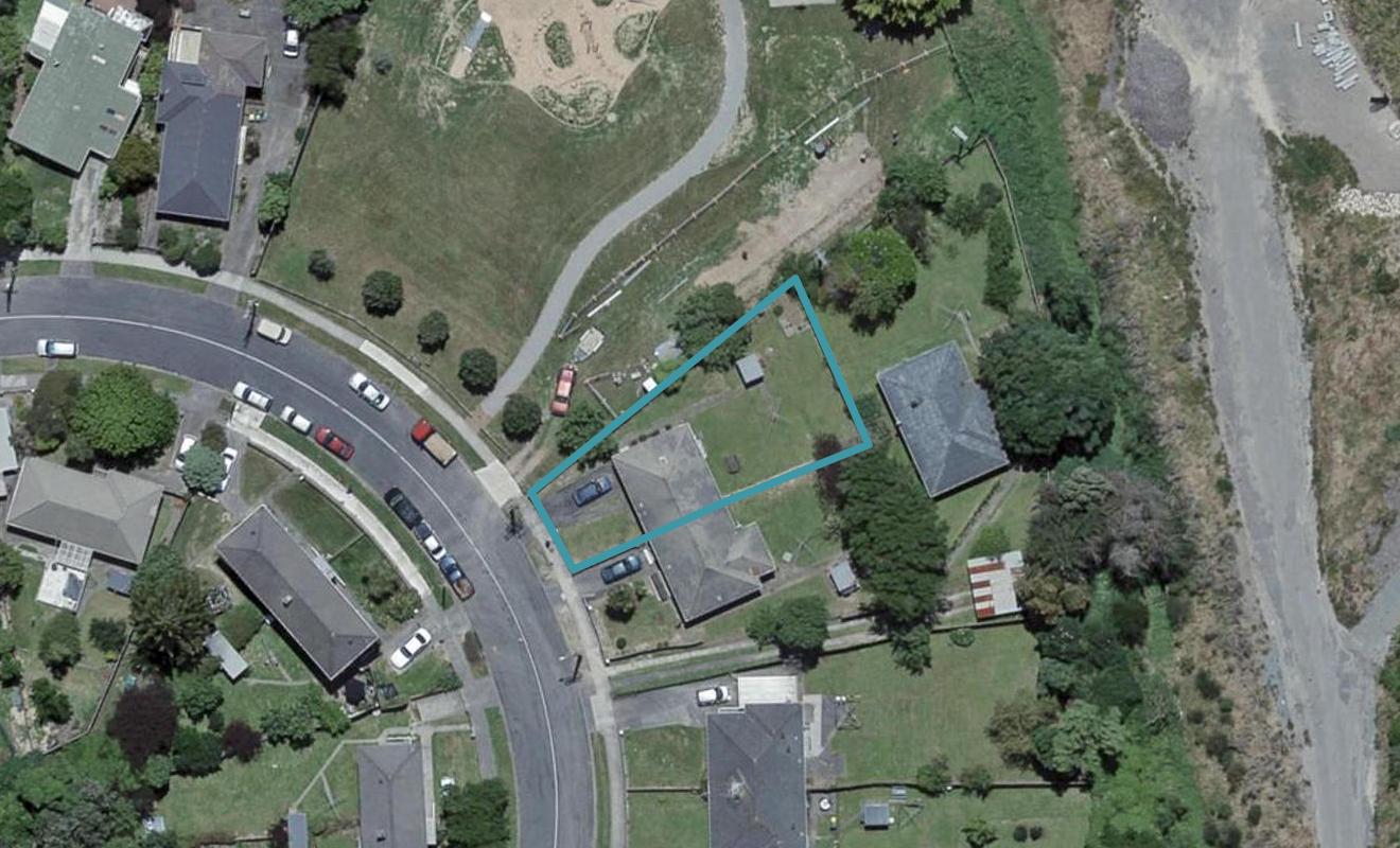 106 Tremewan Street, Tawa, Wellington - Carousel 1