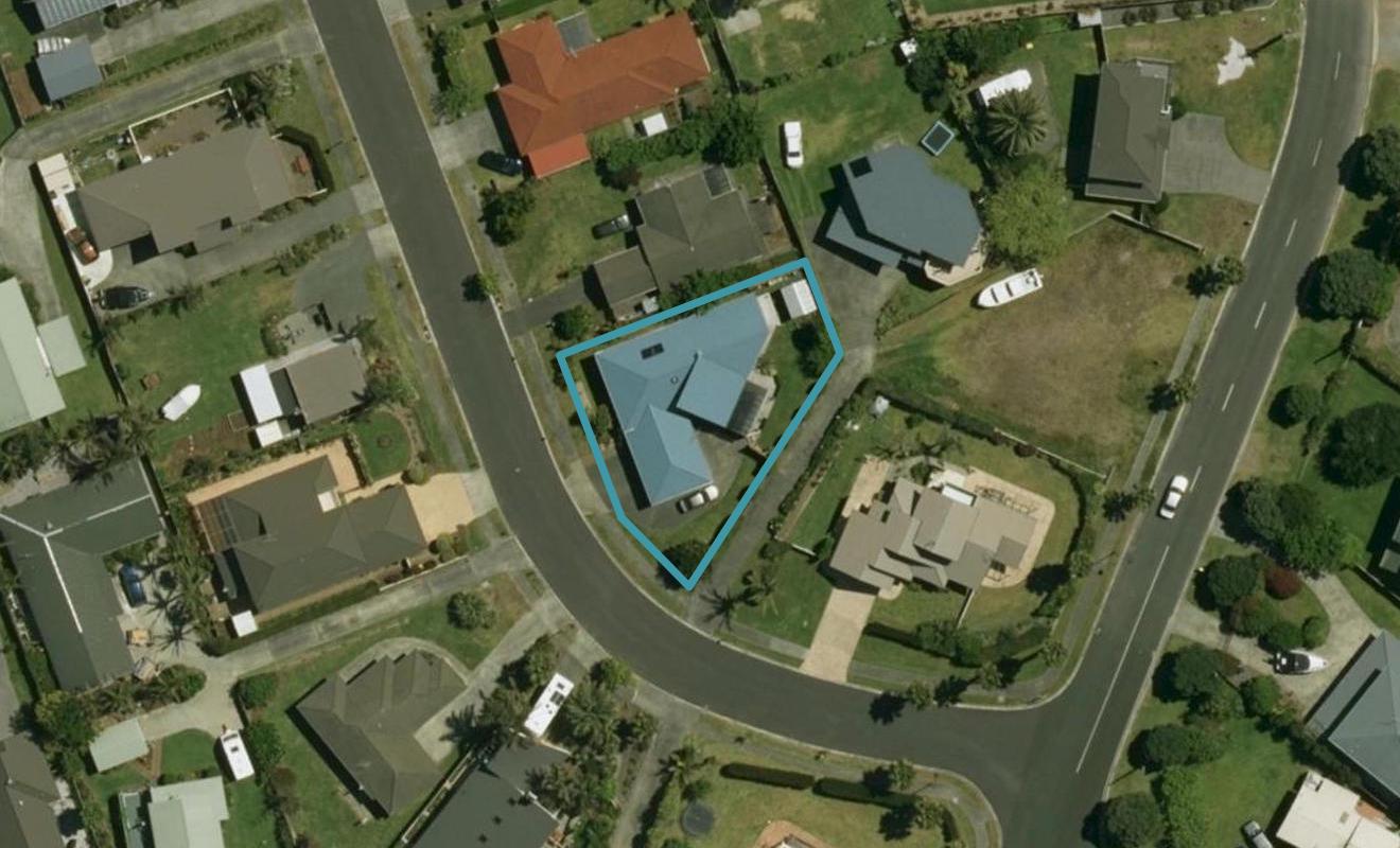 8 Bermuda Place, One Tree Point - Carousel 1