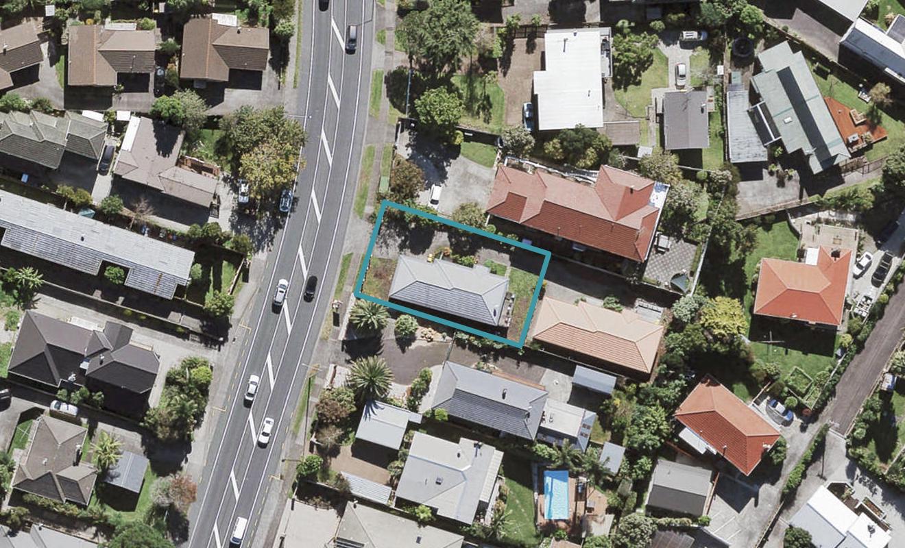 203 Te Atatu Road, Te Atatu South, Auckland - Carousel 1
