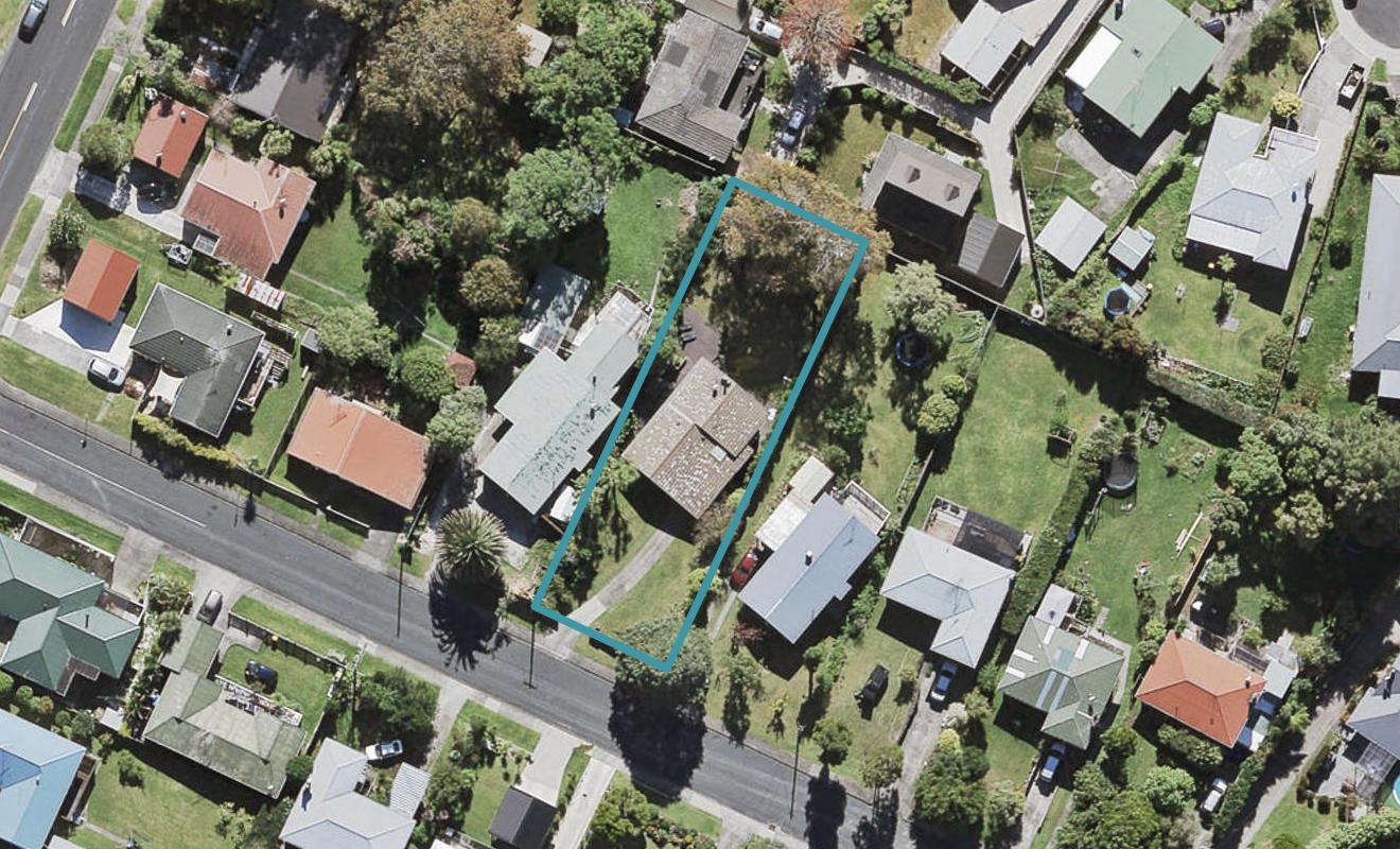 4 Valron Road, Te Atatu South, Auckland - Carousel 1