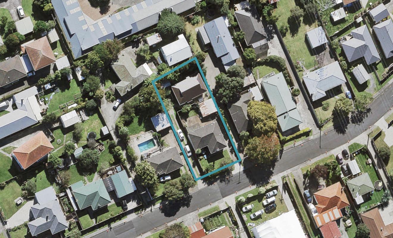 1/8 Grainger Road, Te Atatu South, Auckland - Carousel 1