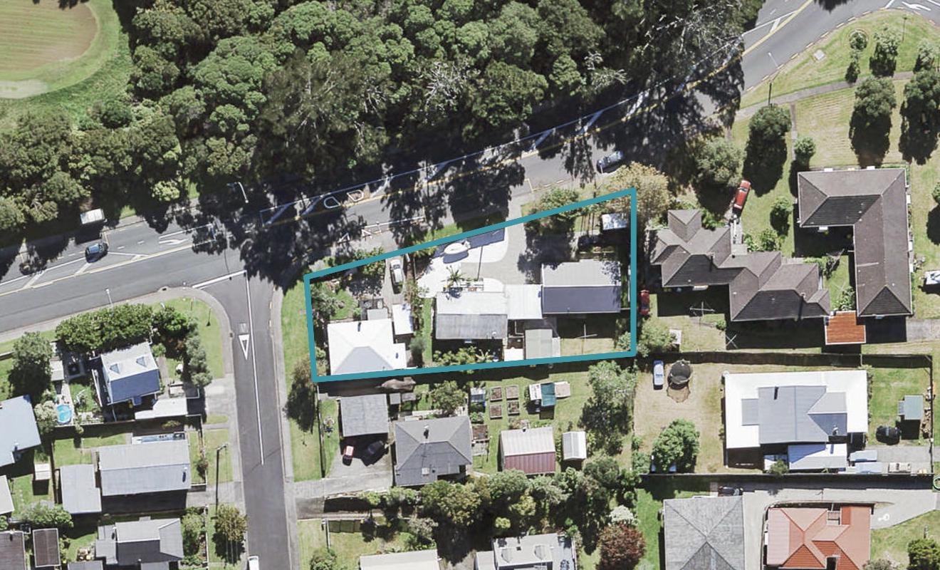 2/4 Godley Road, Green Bay, Auckland - Carousel 1