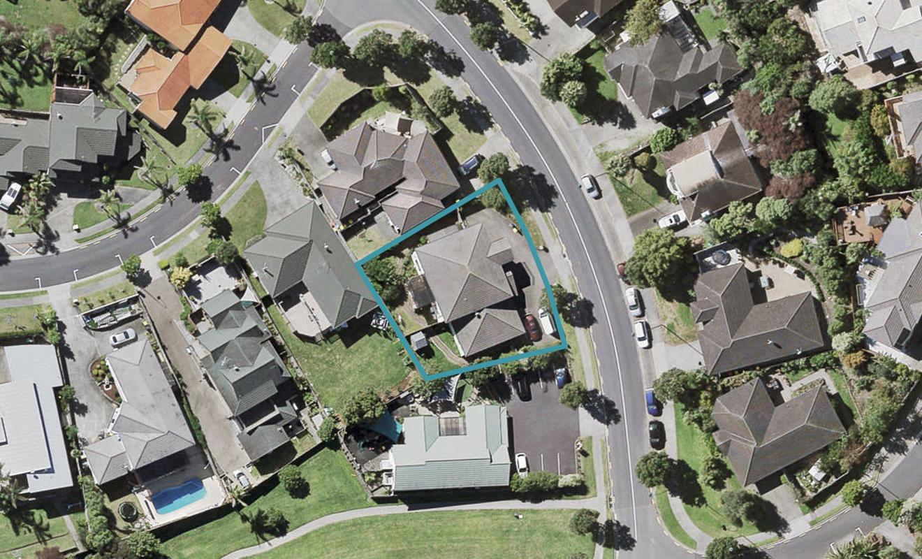15 Graham Collins Drive, Windsor Park, Auckland - Carousel 1