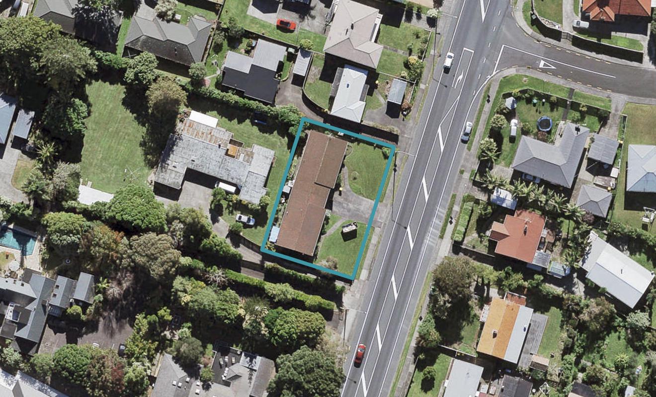 176 Te Atatu Rd, Te Atatu South, Waitakere - Carousel 1