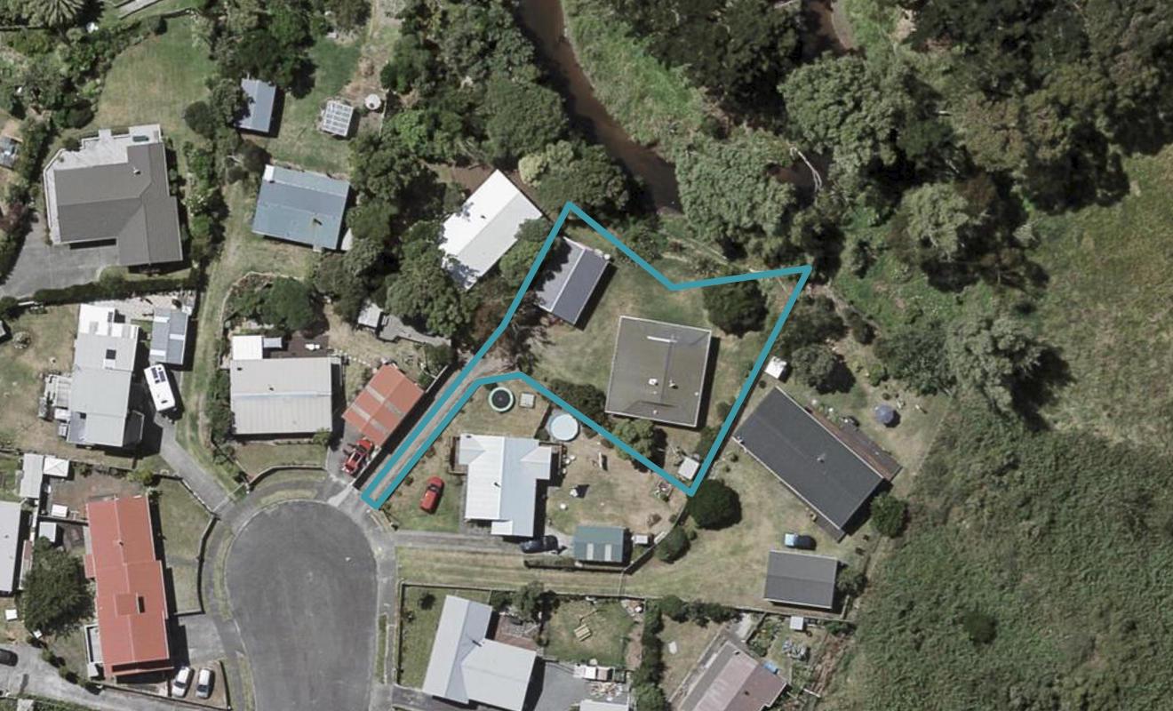 8 Hewson Crescent, Otaki Beach, Otaki - Carousel 1