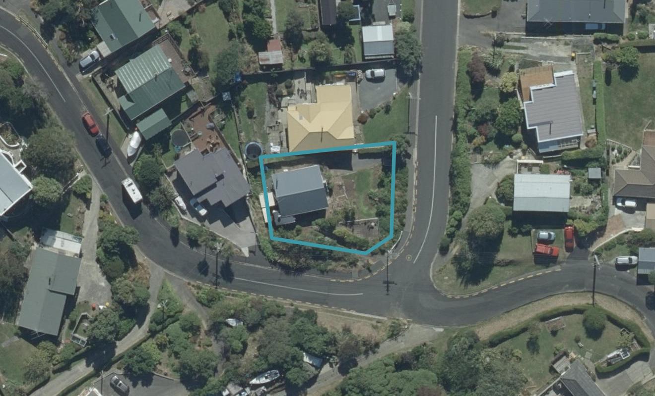71 Marion Street, Macandrew Bay, Dunedin - Carousel 1