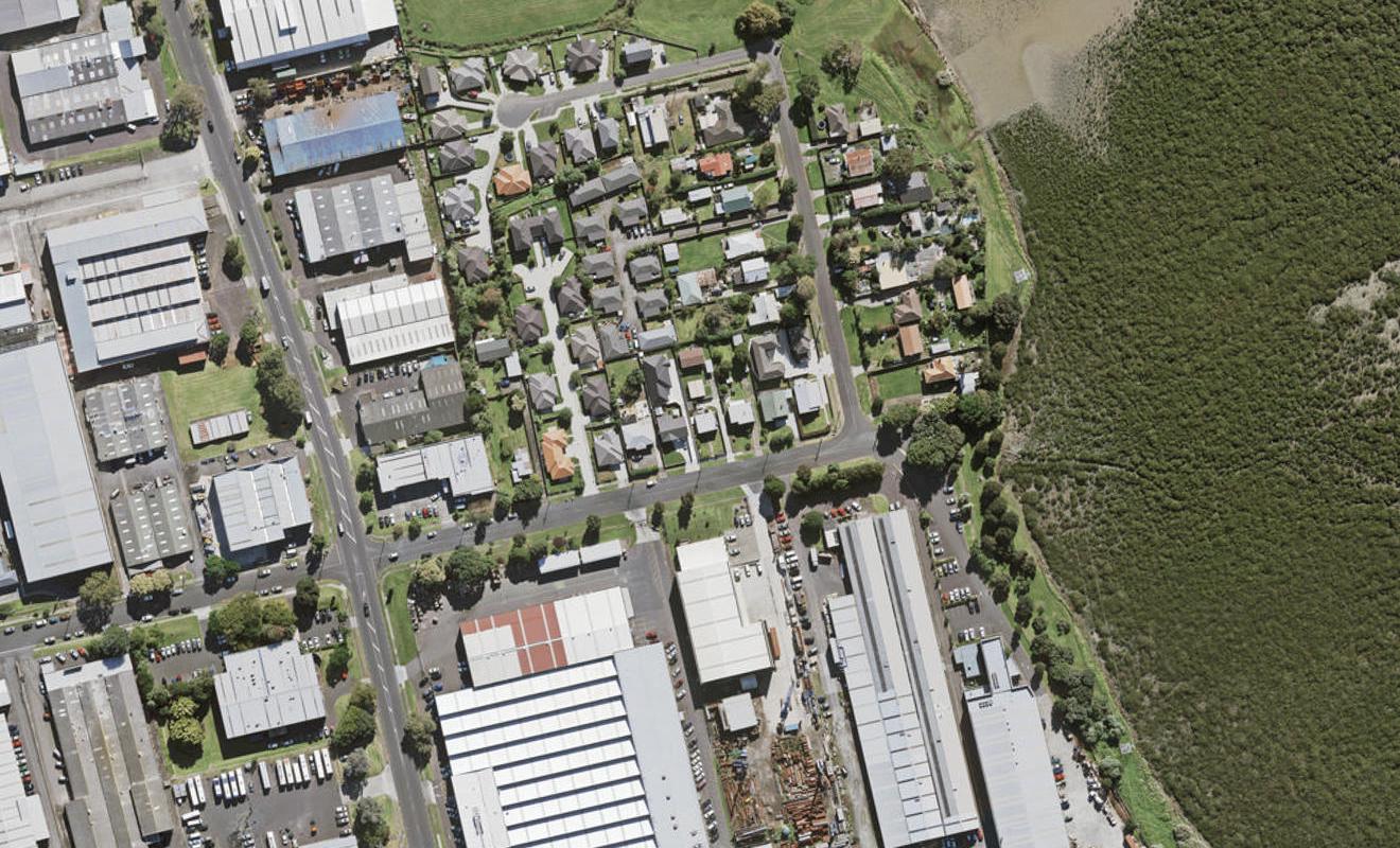 2/77 Hastie Avenue, Mangere Bridge, Auckland - Carousel 1