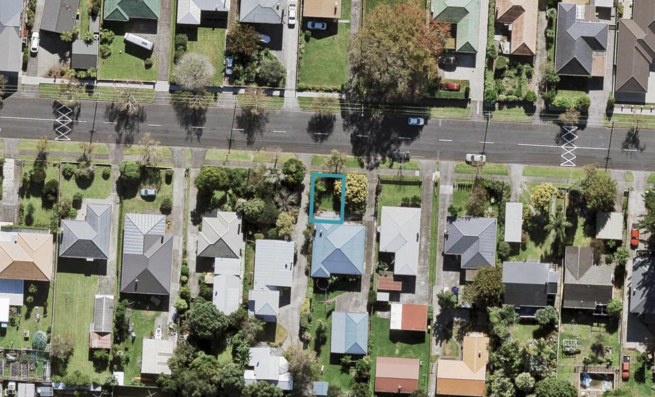 8/24 Yeovil Road, Te Atatu Peninsula, Auckland - Carousel 1