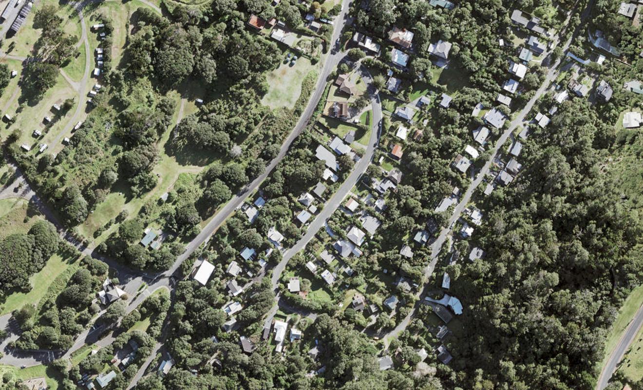 13 Domain Crescent, Waimauku - Carousel 1