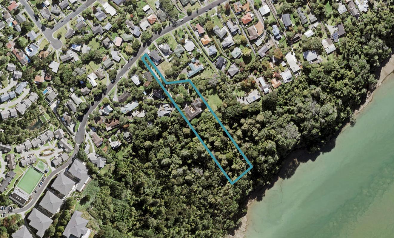 174 Cliff View Drive, Green Bay, Auckland - Carousel 1