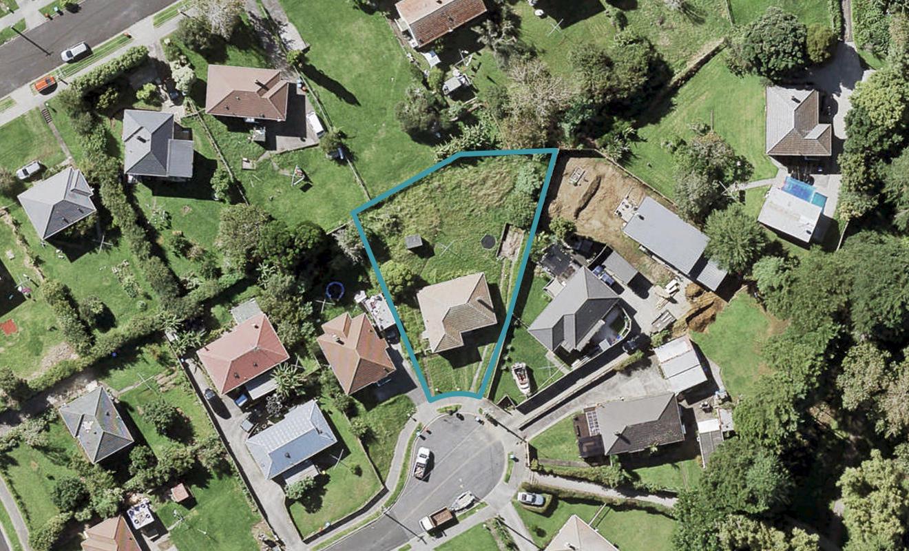 8 Roseway Place, Glen Innes, Auckland - Carousel 1