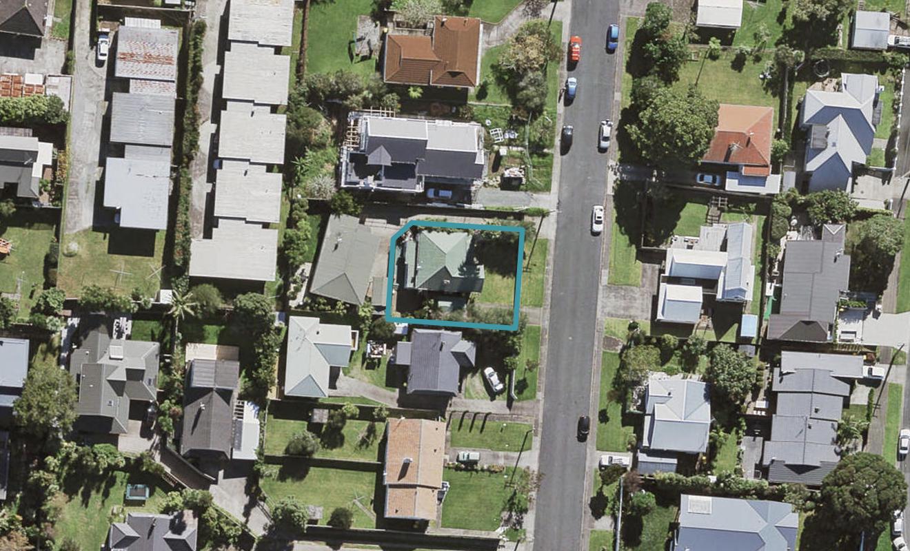 7 Fairfax Avenue, Northcote, Auckland - Carousel 1