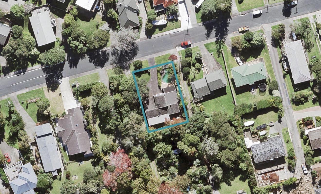 80 Cliff View Drive, Green Bay, Auckland - Carousel 1