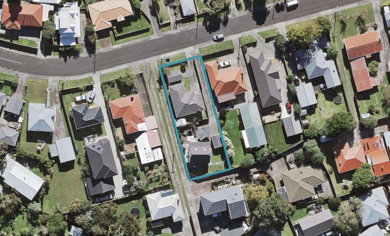 1/11 Coniston Avenue, Te Atatu South, Auckland - Carousel 1