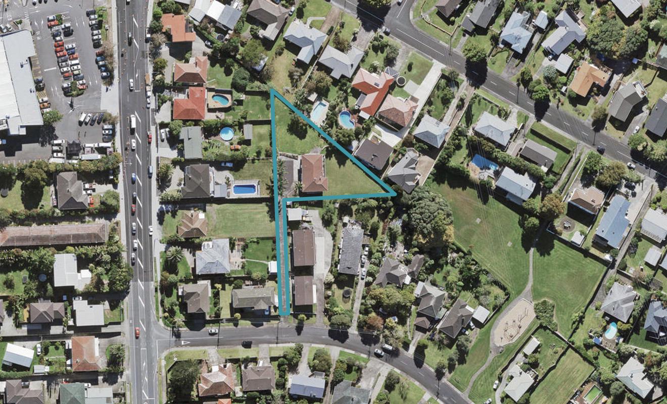2A Wakeling Avenue, Te Atatu South, Auckland - Carousel 1