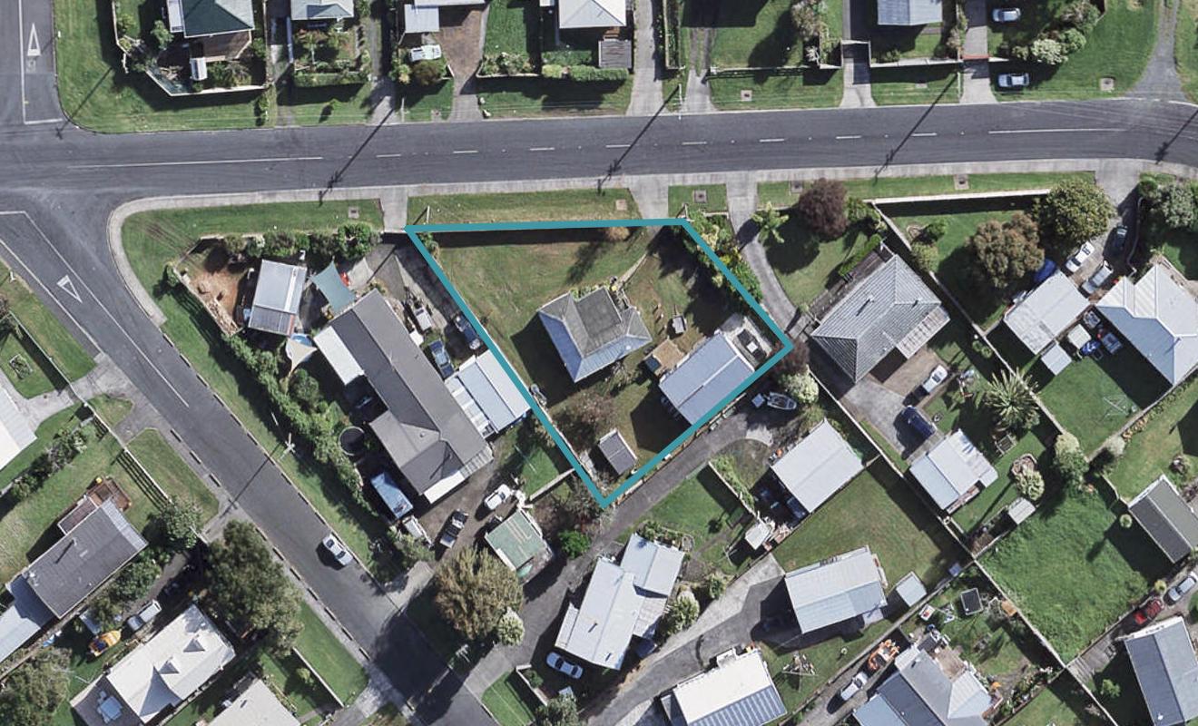 10 Parakai Avenue, Parakai, Helensville - Carousel 1