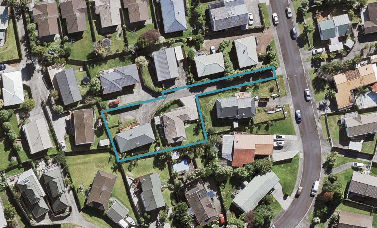 1/7 Jumento Place, Unsworth Heights, Auckland - Carousel 1