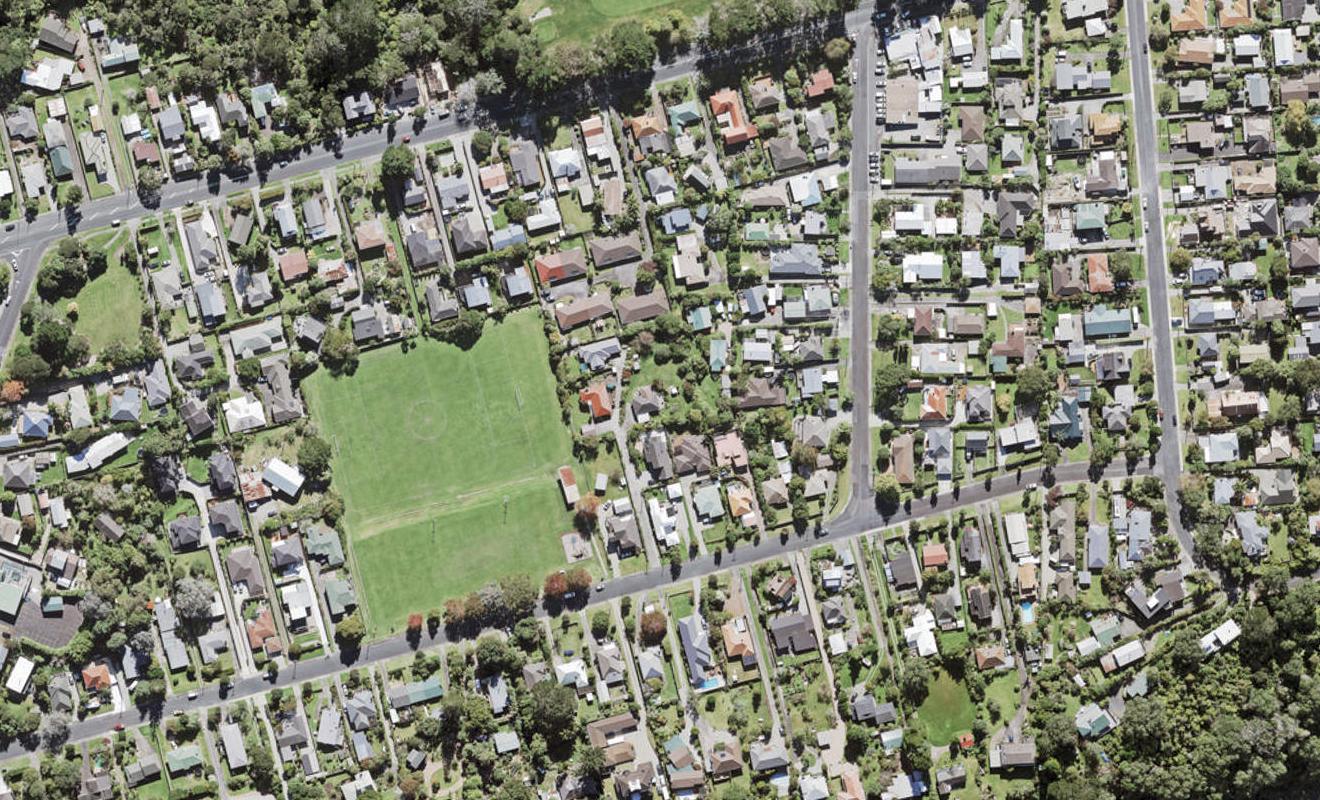 19 Cliff View Drive, Green Bay, Auckland - Carousel 1