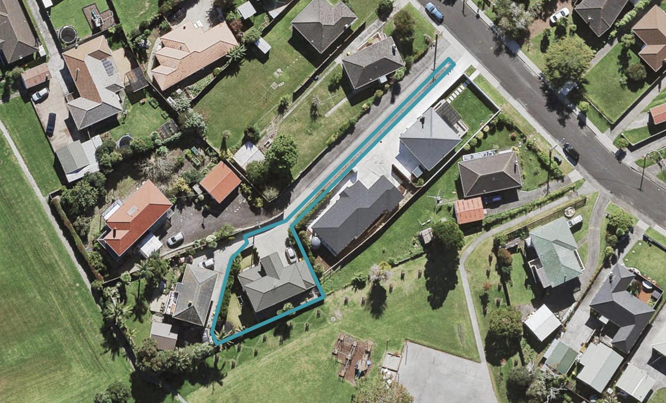 17A Mackenzie Street, Te Atatu South, Auckland - Carousel 1