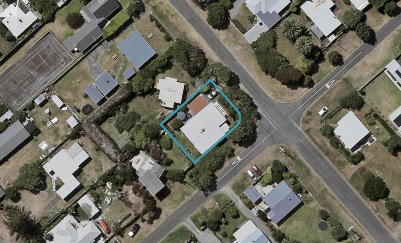 10 Hemara Street, Waikanae Beach, Waikanae - Carousel 1