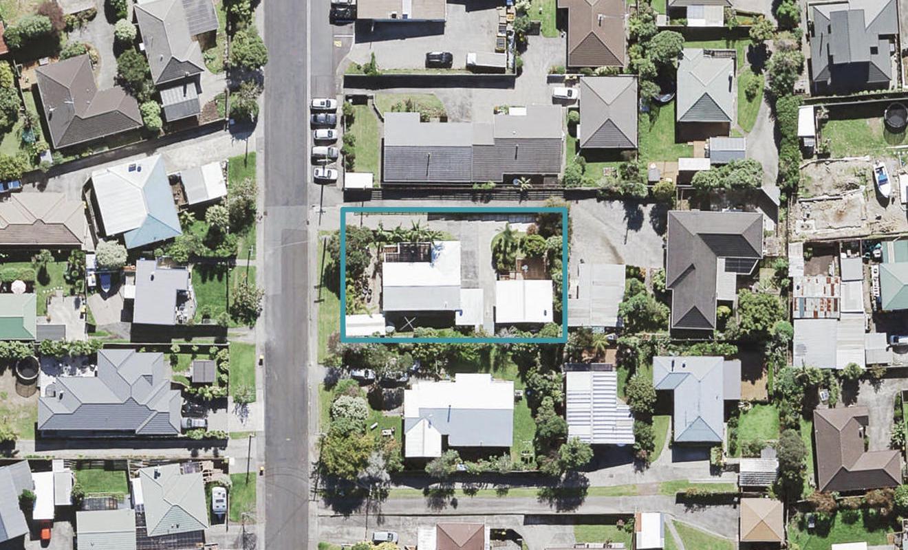 6 Bishop Street, Green Bay, Auckland - Carousel 1