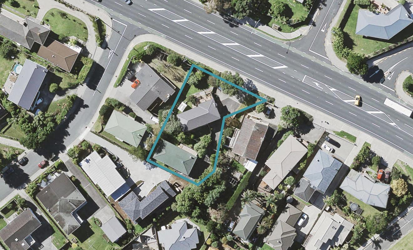 2/560 East Coast Road, Windsor Park, Auckland - Carousel 1