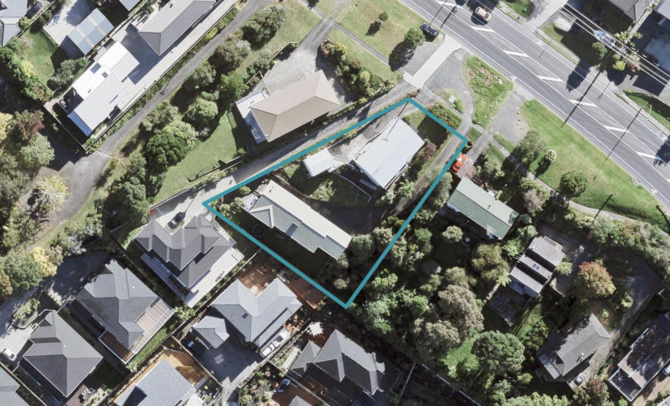 2/1004 East Coast Road, Northcross, Auckland - Carousel 1