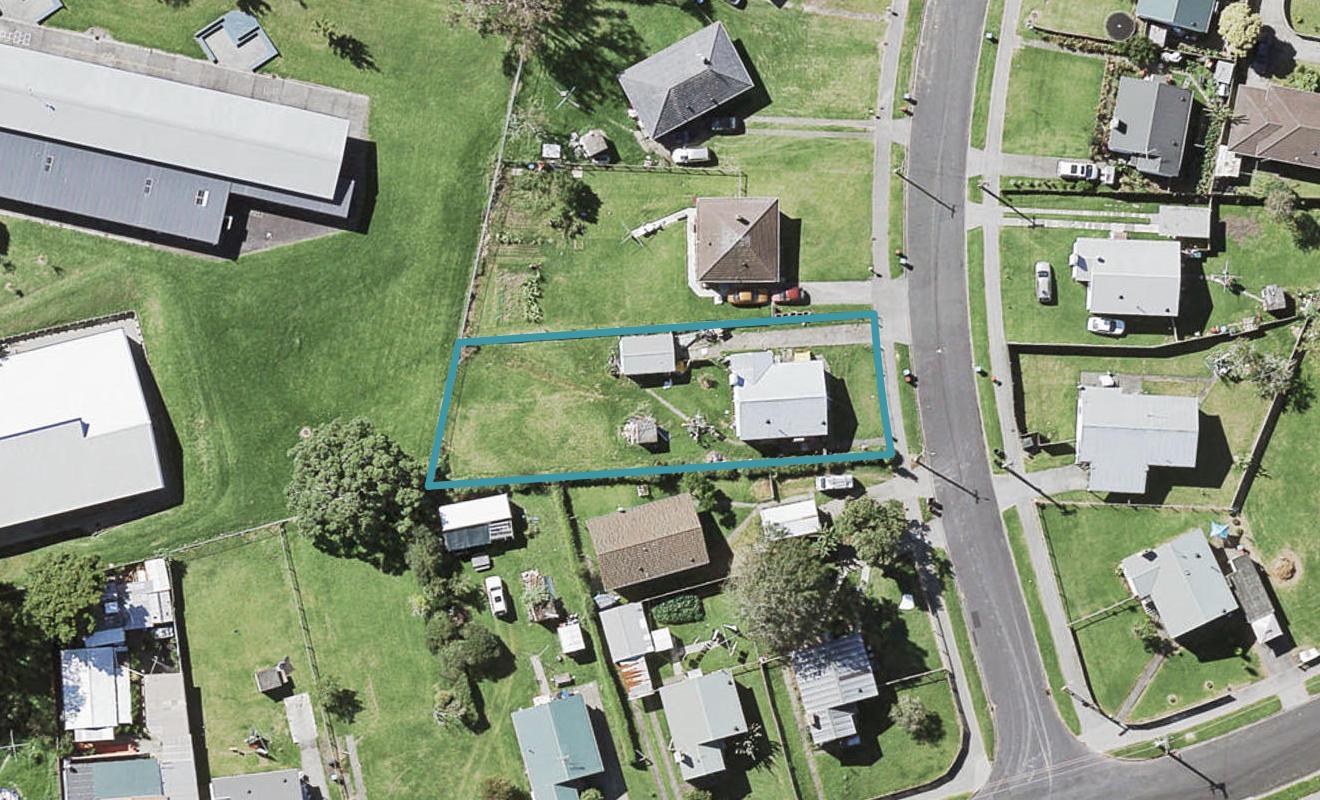 4 Lyndale Place, Glen Innes, Auckland - Carousel 1