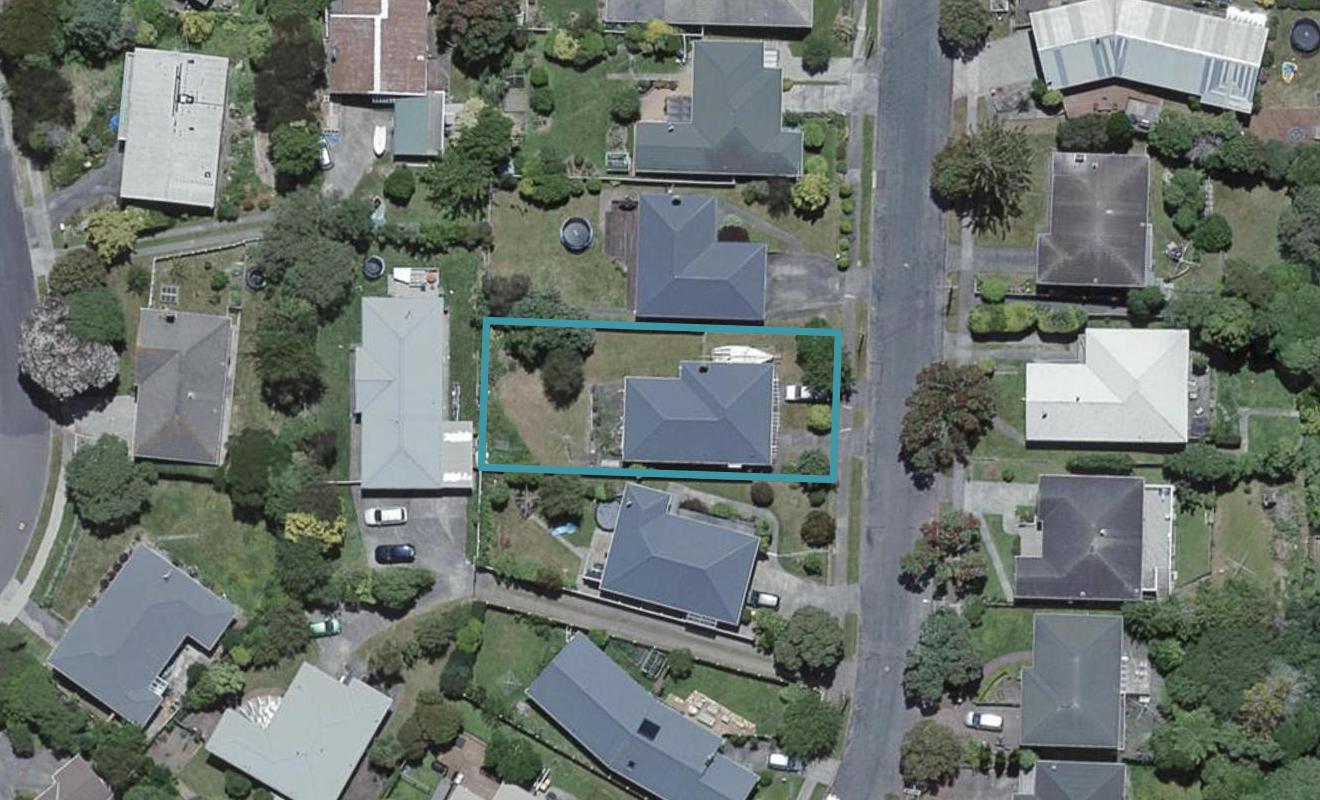 14 Saint Edmund Crescent, Tawa, Wellington - Carousel 1