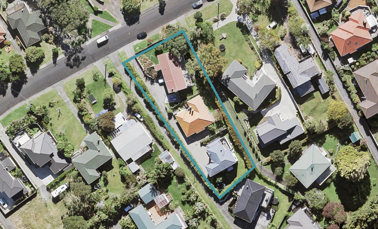 2/158 Cliff View Drive, Green Bay, Auckland - Carousel 1