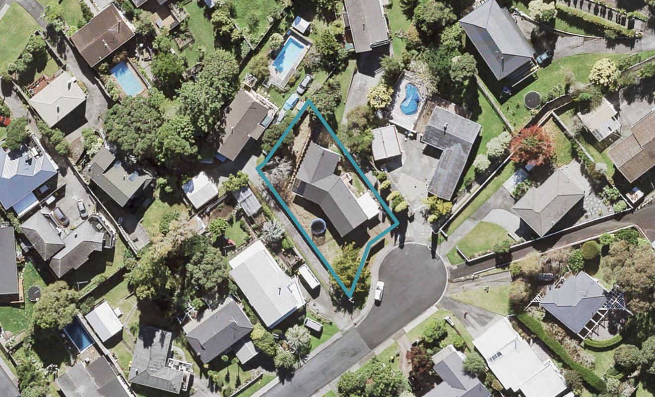 11 Glenroy Place, Green Bay, Auckland - Carousel 1