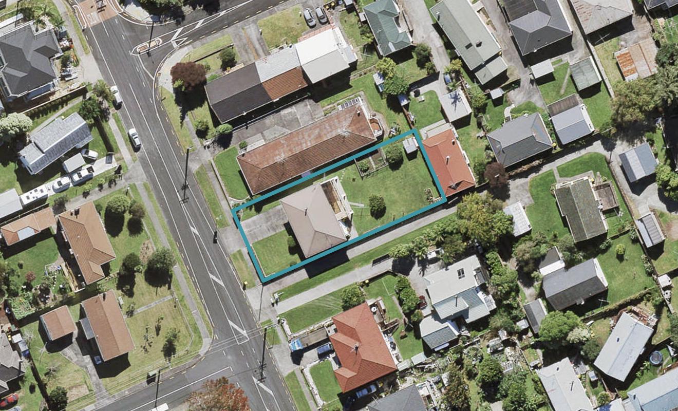 81 Flanshaw Road, Te Atatu South, Auckland - Carousel 1