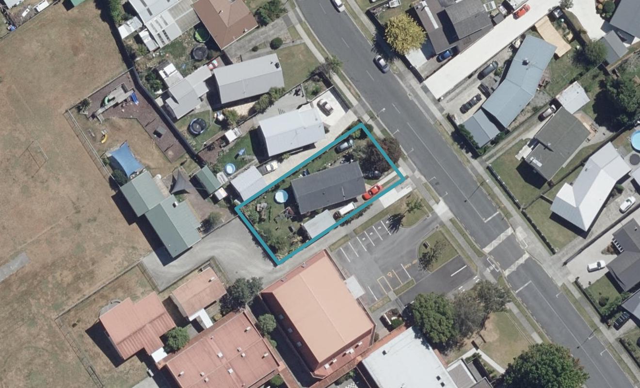 55 Deanwell Avenue, Deanwell, Hamilton - Carousel 1