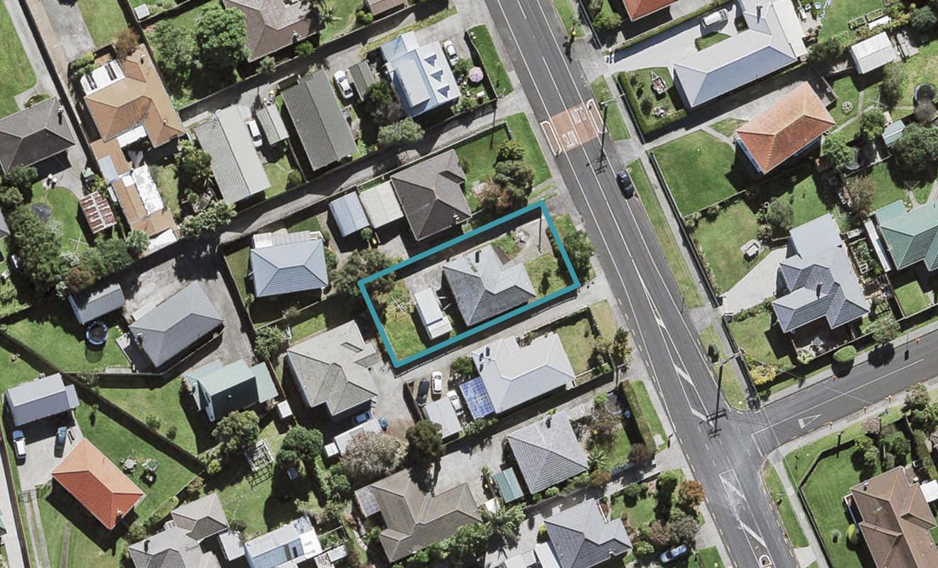 50 Flanshaw Road, Te Atatu South, Auckland - Carousel 1