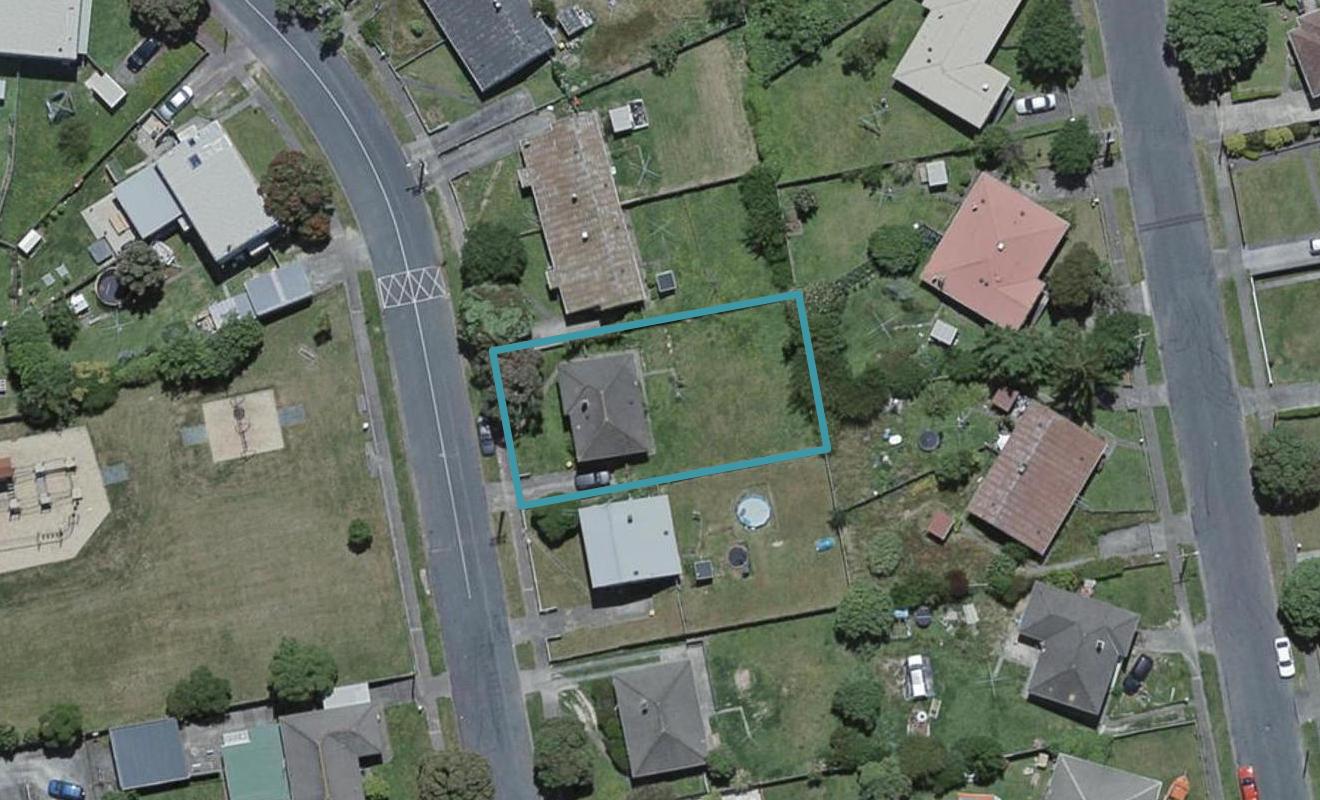 13 Davidson Crescent, Tawa, Wellington - Carousel 1