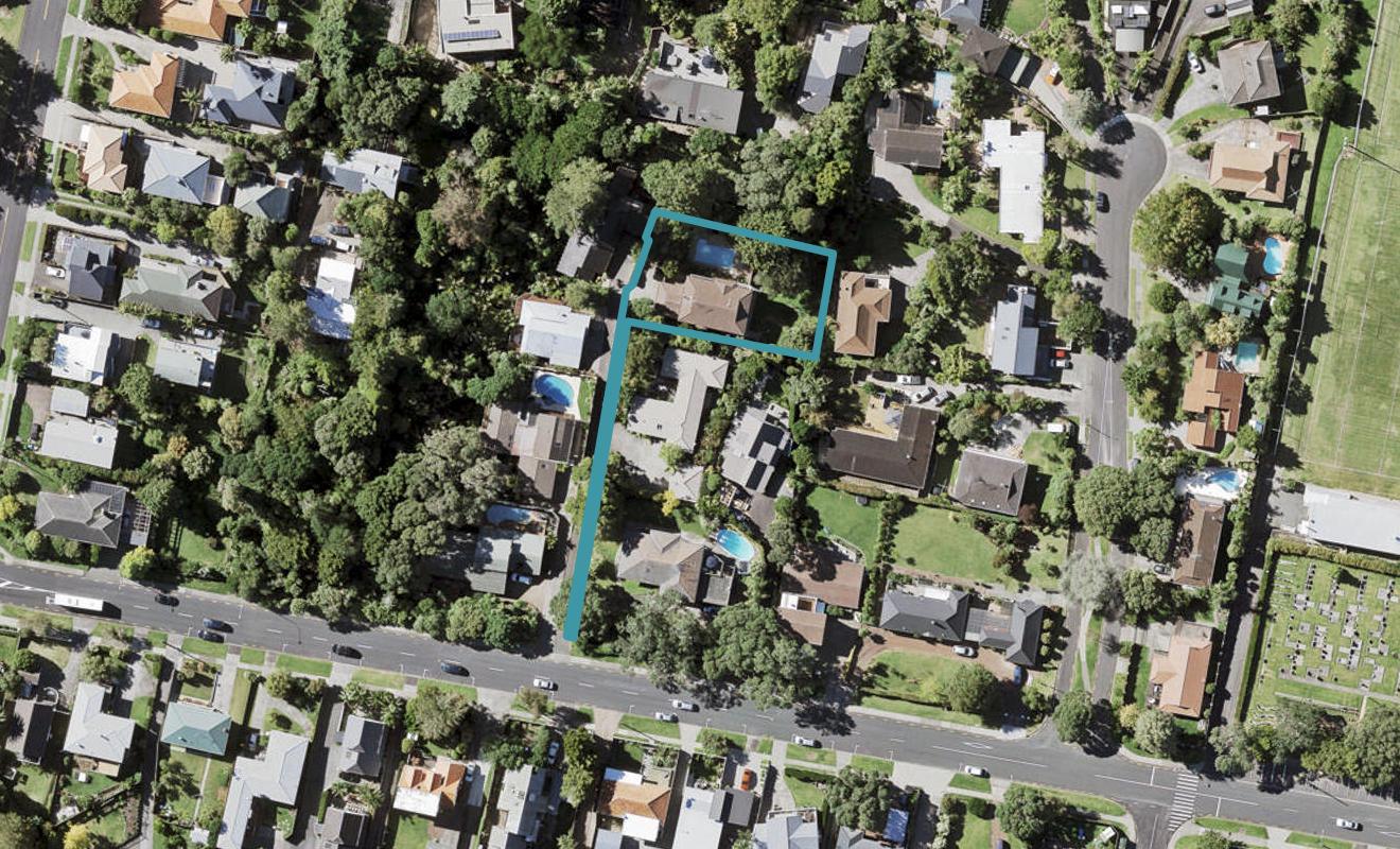 8 Paparoa Road, Cockle Bay, Auckland - Carousel 1