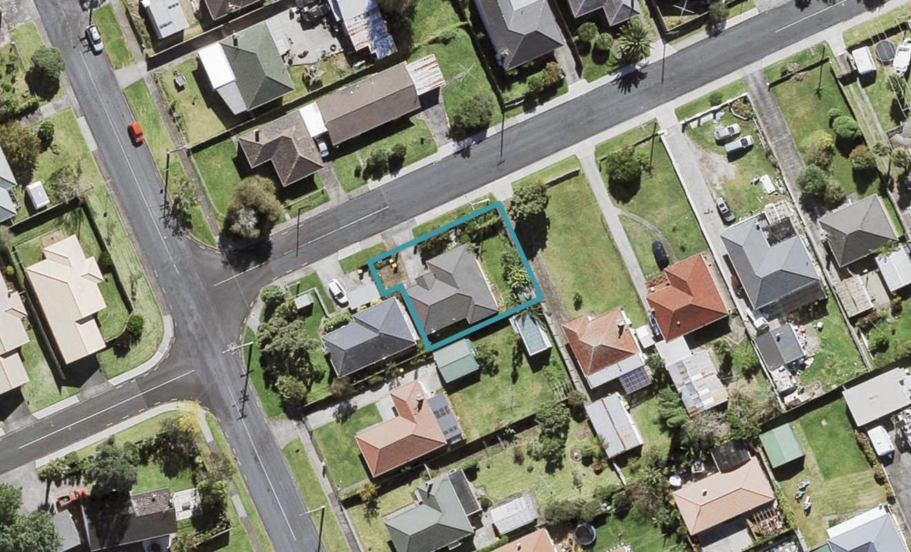 1 Paton Avenue, Te Atatu South, Auckland - Carousel 1