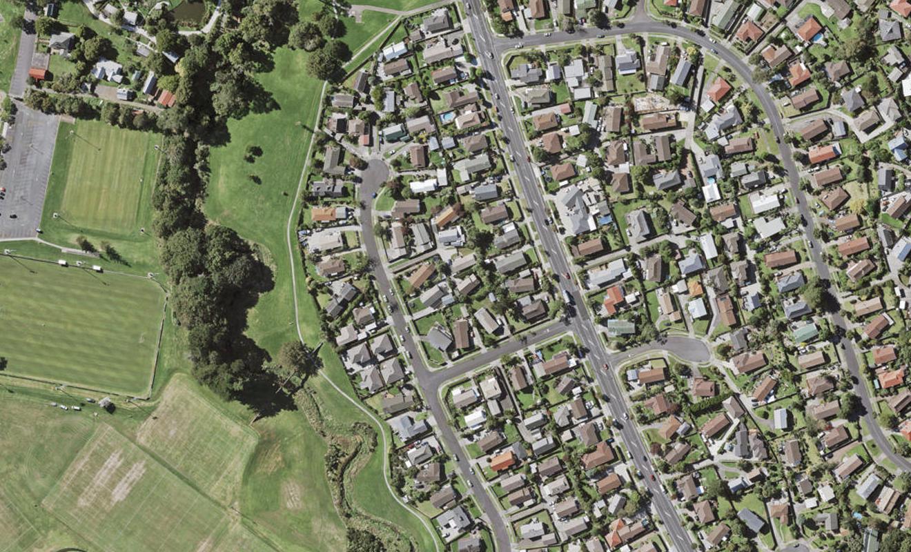 2/13 De Quincey Terrace, Highland Park, Auckland - Carousel 1