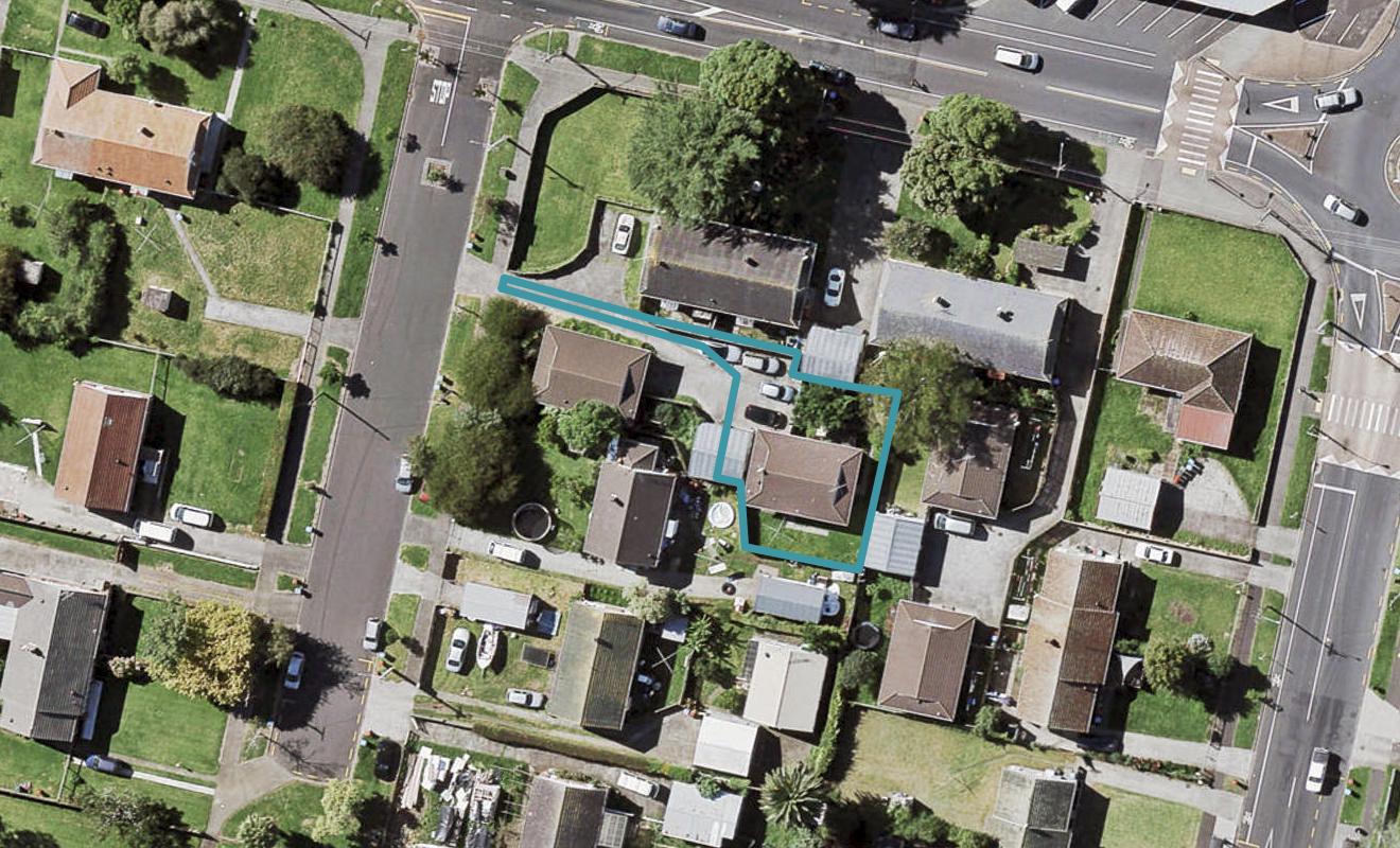 2/2 Taurima Avenue, Point England, Auckland - Carousel 1