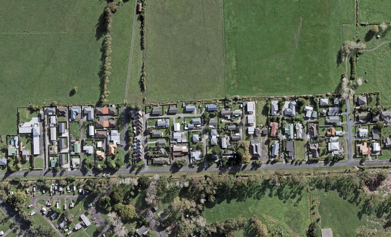 33D Springs Road, Parakai, Helensville - Carousel 1