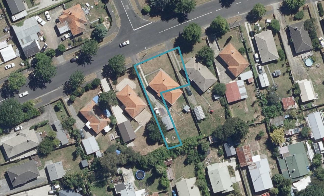 1/18 Holland Road, Fairfield, Hamilton - Carousel 1