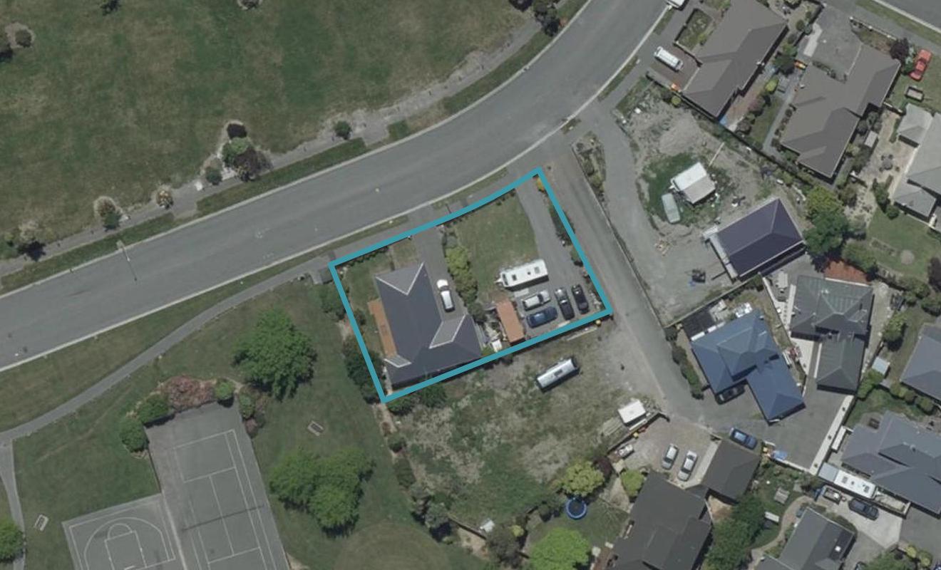 2/18 Mervyn Drive, Avondale, Christchurch - Carousel 1