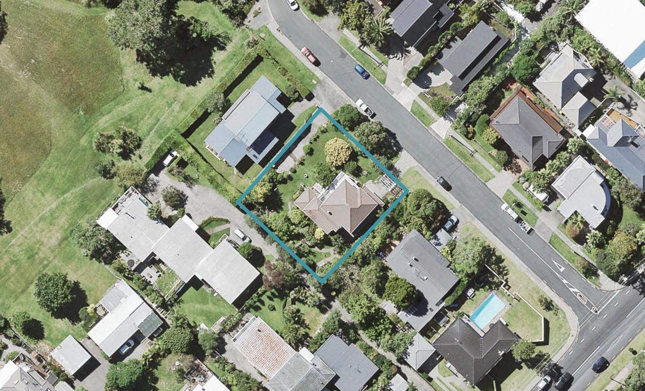 4 Rae Road, Campbells Bay, Auckland - Carousel 1