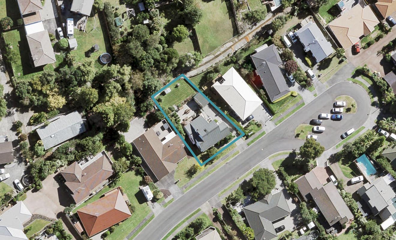 22 Taupiko Place, Green Bay, Auckland - Carousel 1