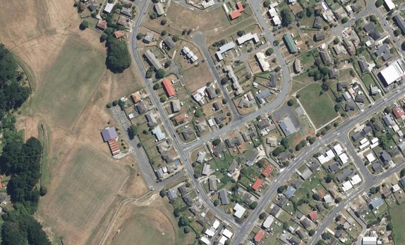 3 Matahourua Crescent, CANNONS CREEK, PORIRUA - Carousel 1