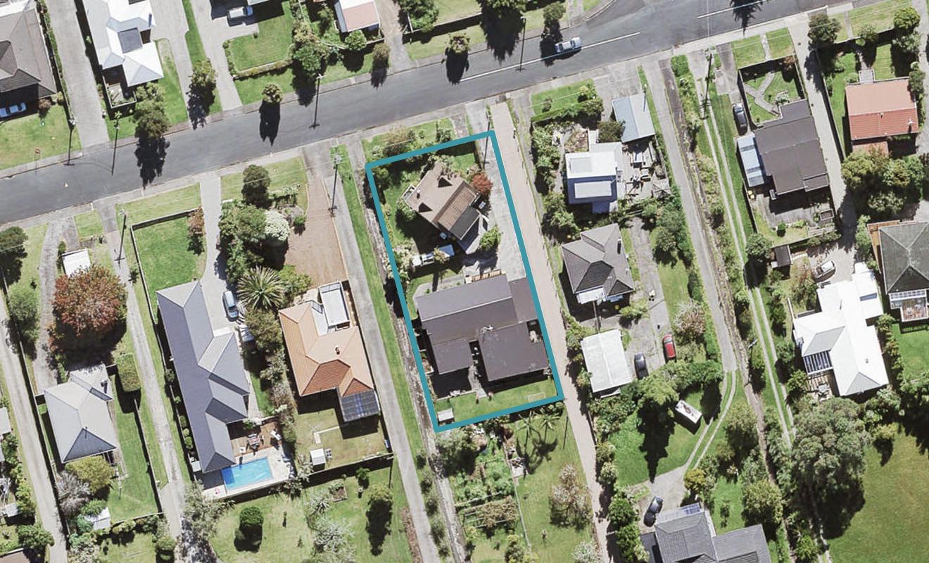 1/26 Cliff View Drive, Green Bay, Auckland - Carousel 1