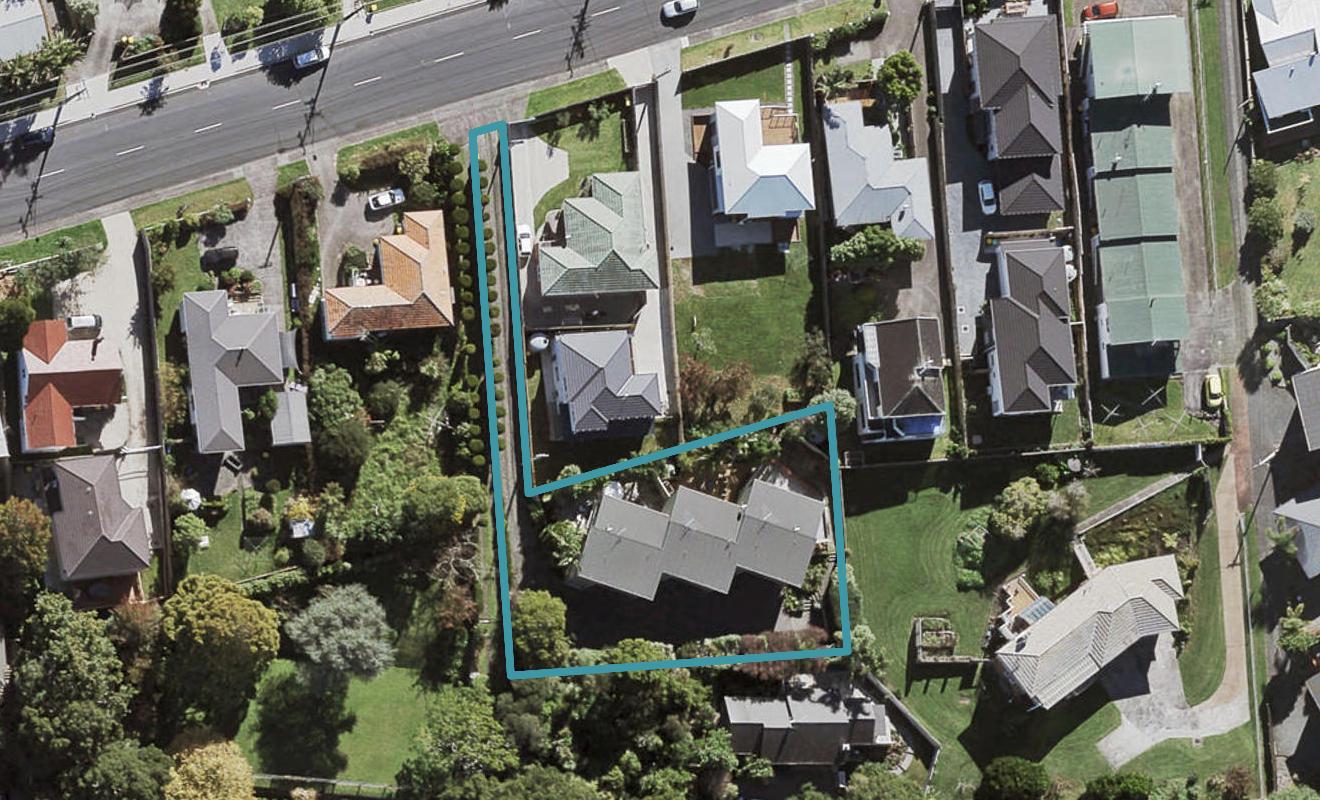 2/71 Pupuke Road, Northcote, Auckland - Carousel 1