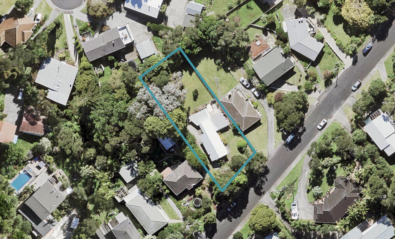 113 Cliff View Drive, Green Bay, Auckland - Carousel 1